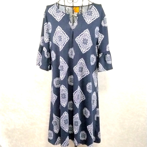 RUBY RD A-line Dress Size (XL) Keyhole Front with Silver Bar Bell Sleeves Roomy